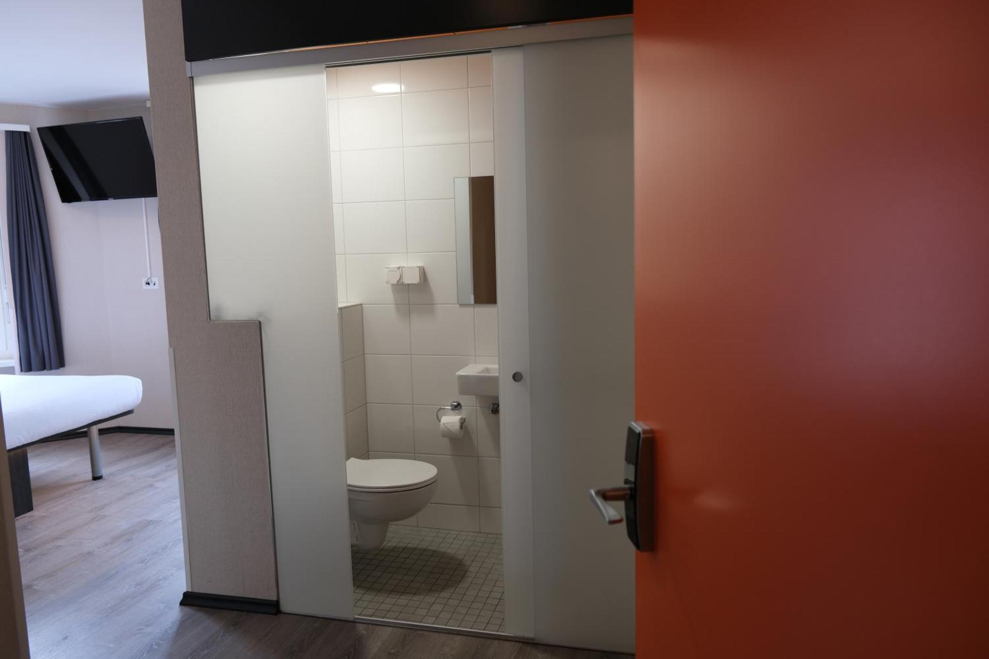 Easyhotel Zuerich Main Station 外观 照片